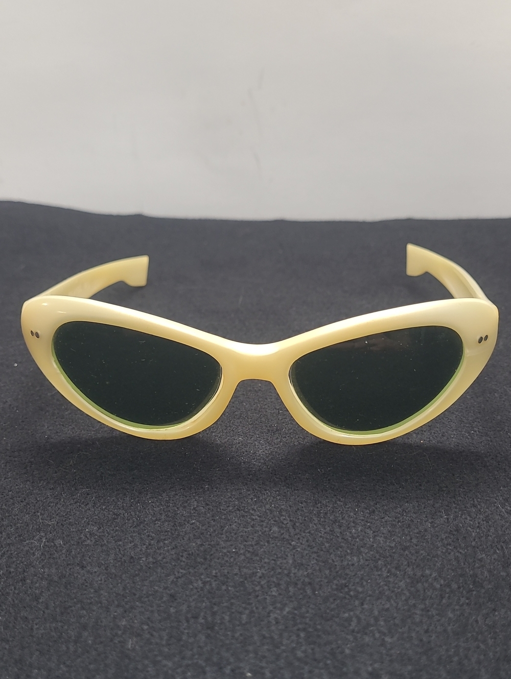 Vintage 1950s Polaroid Cool-Ray Cream Frame Green Lens Cat Eye Sunglasses